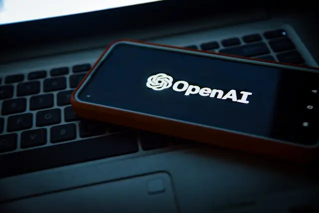 OpenAI menguji penempatan iklan di platform ChatGPT untuk menambah pendapatan perusahaan. (unsplash.com/@siva_photography)