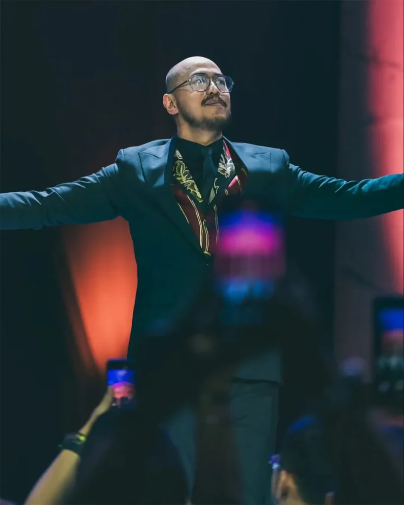 Materi stand up comedy Mens Rea Pandji Pragiwaksono dilaporkan ke polisi dan tengah diselidiki Polda Metro Jaya. (instagram.com/farid_efte)