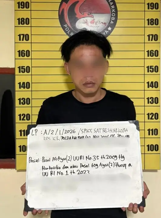 Pelaku makelar barang bekas Facebook diamankan Tim Labubu Satresnarkoba Polres Kubu Raya. (tbnewspolreskuburaya.id)