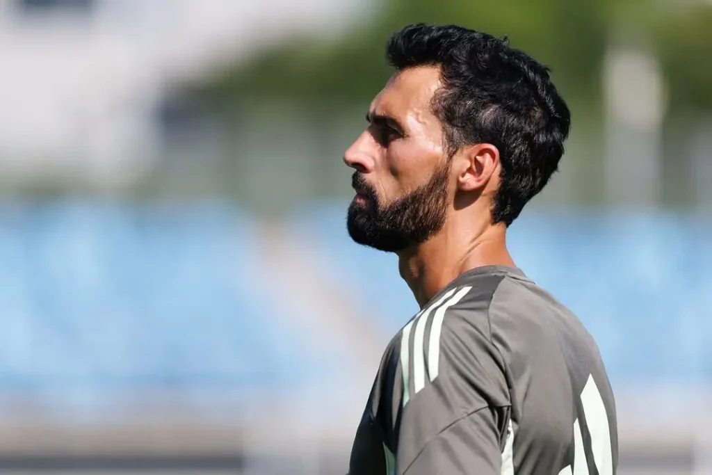 Pelatih Real Madrid Alvaro Arbeloa memberi instruksi kepada pemain di tengah krisis performa Los Blancos. (instagram.com/arbeloa)