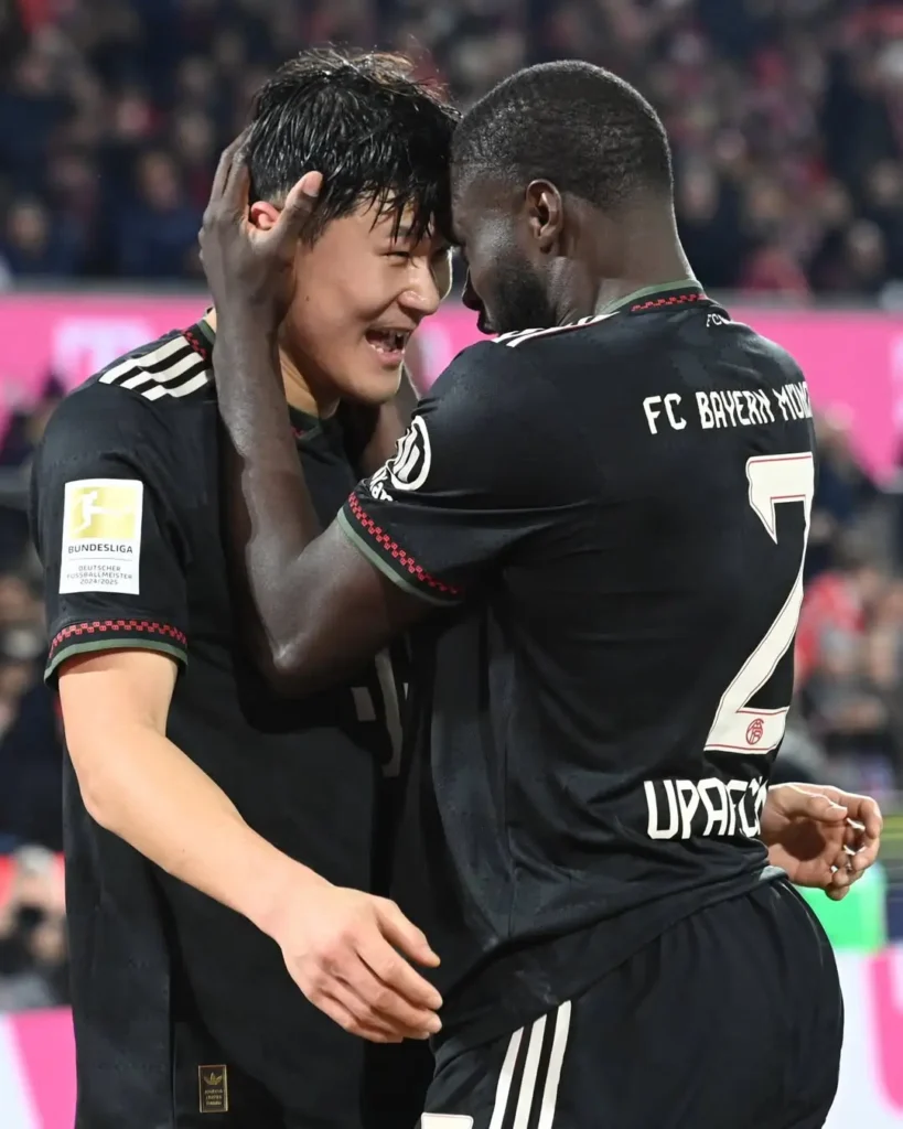 Pemain Bayern Munich merayakan kemenangan 3-1 atas Cologne yang memastikan rekor poin paruh musim Bundesliga 2025/2026. (instagram.com/fcbayern)