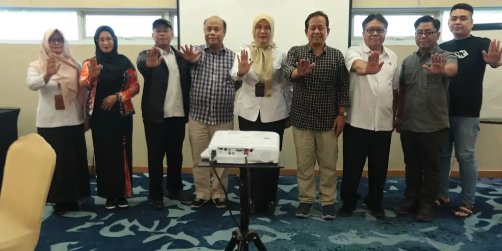 Sekda Singkawang Dwi Yanti menghadiri FGD pencegahan perdagangan orang bersama Migrant CARE di Singkawang. (MC Singkawang)