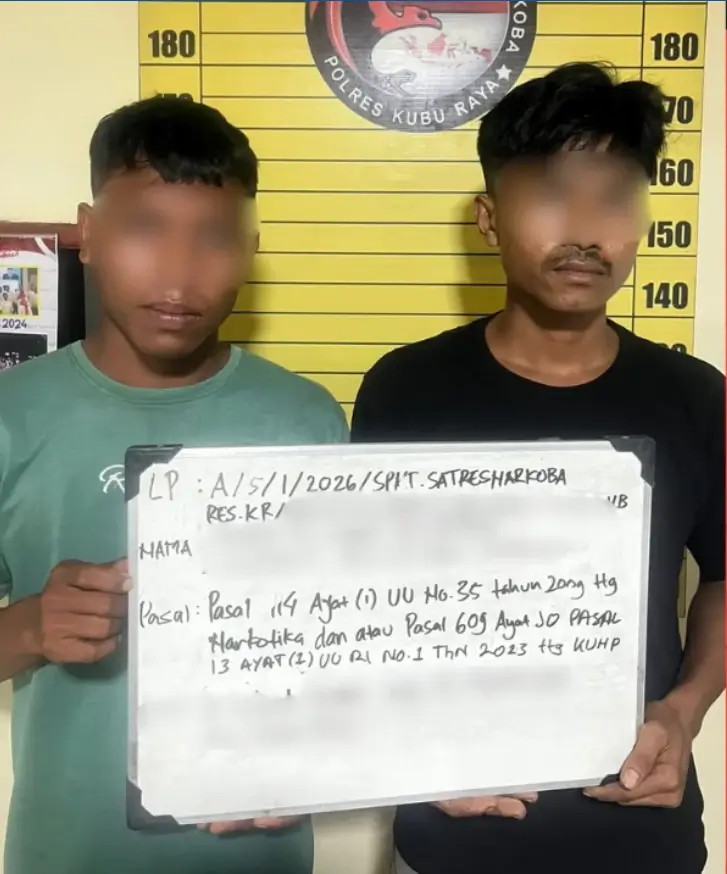 Dua pemuda asal Bima diamankan Tim Labubu Polres Kubu Raya bersama barang bukti sabu. (tbnewspolreskuburaya.id)