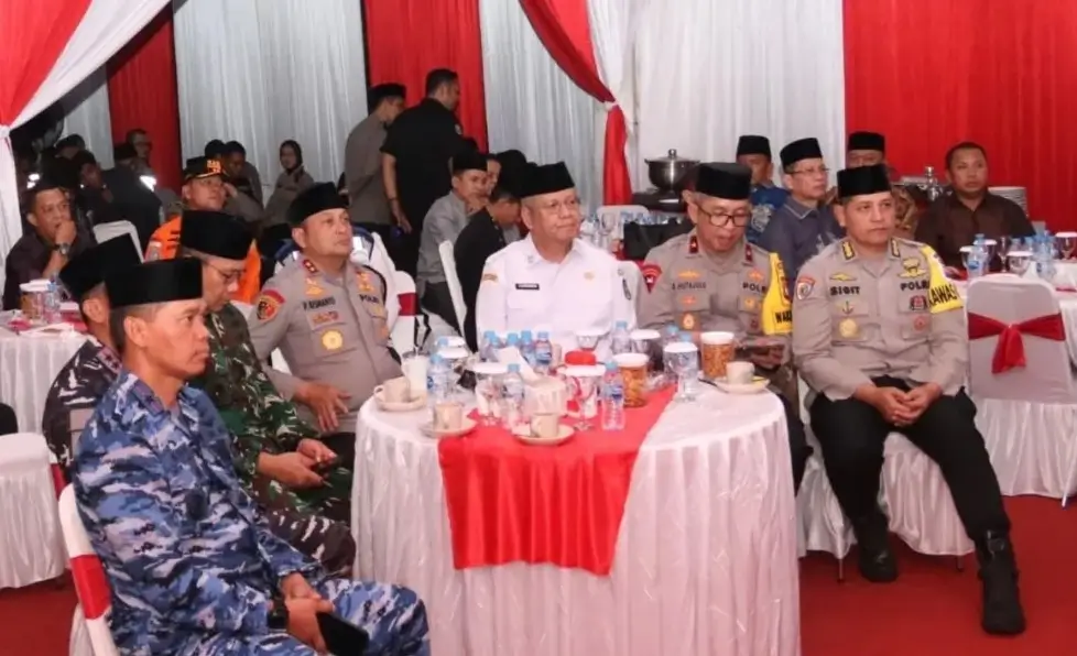 Sekda Kalbar Harisson hadiri doa lintas agama malam tahun baru. (instagram.com/adpim.provkalbar)