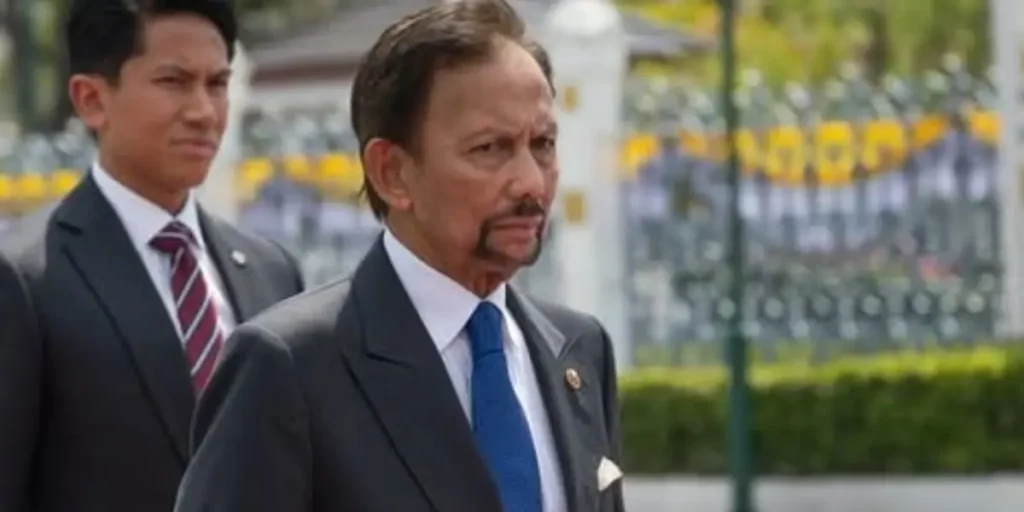Sultan Brunei Hassanal Bolkiah akan menjalani operasi penggantian lutut pada akhir pekan ini. (instagram.com/tmski)