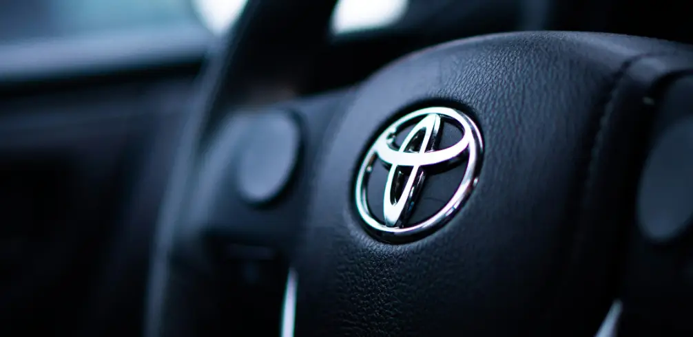 Denso resmi menaikkan harga tender offer saham Toyota Industries menjadi 18.800 yen per lembar sebagai bagian dari rencana privatisasi perusahaan. (unsplash.com/@tinatelep)