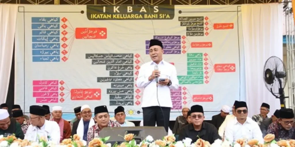 Wagub Kalbar Krisantus Kurniawan menghadiri Haul IKBS Bani Si’a ke-11 di Desa Sungai Malaya. (Foto: MC Kalbar)