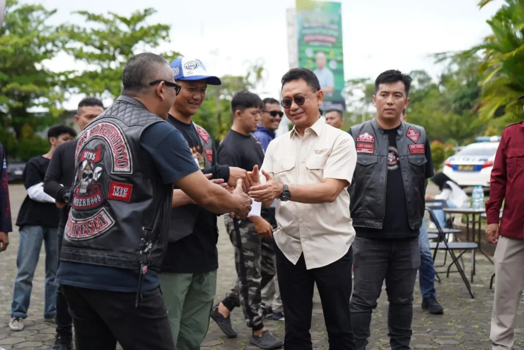 Wali Kota Pontianak Edi Rusdi Kamtono mengapresiasi penggalangan donasi untuk korban bencana alam di Sumatera oleh Komunitas Bikes Brotherhood 1% MC Indonesia West Borneo Chapter.