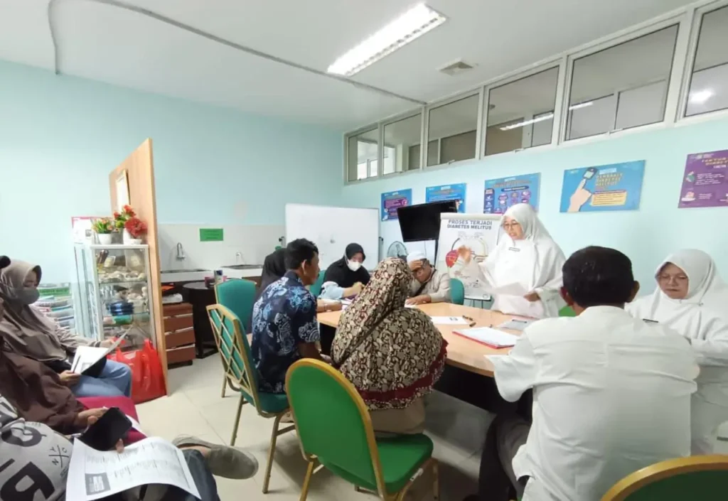 Edukasi stratifikasi risiko puasa aman bagi penderita diabetes oleh RSUD SSMA Pontianak