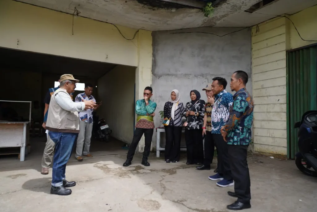 Wali Kota Pontianak, Edi Rusdi Kamtono, meninjau lokasi pembangunan SPALD-T.