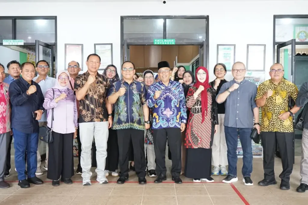 Wakil Wali Kota Balikpapan Bagus Susetyo meninjau Mal Pelayanan Publik Kota Pontianak.