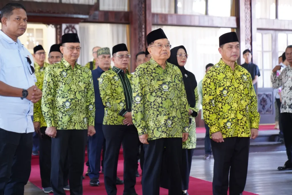 Ketua DMI Jusuf Kalla menghadiri pelantikan Pengurus DMI Provinsi Kalbar di Pendopo Gubernur Kalbar.