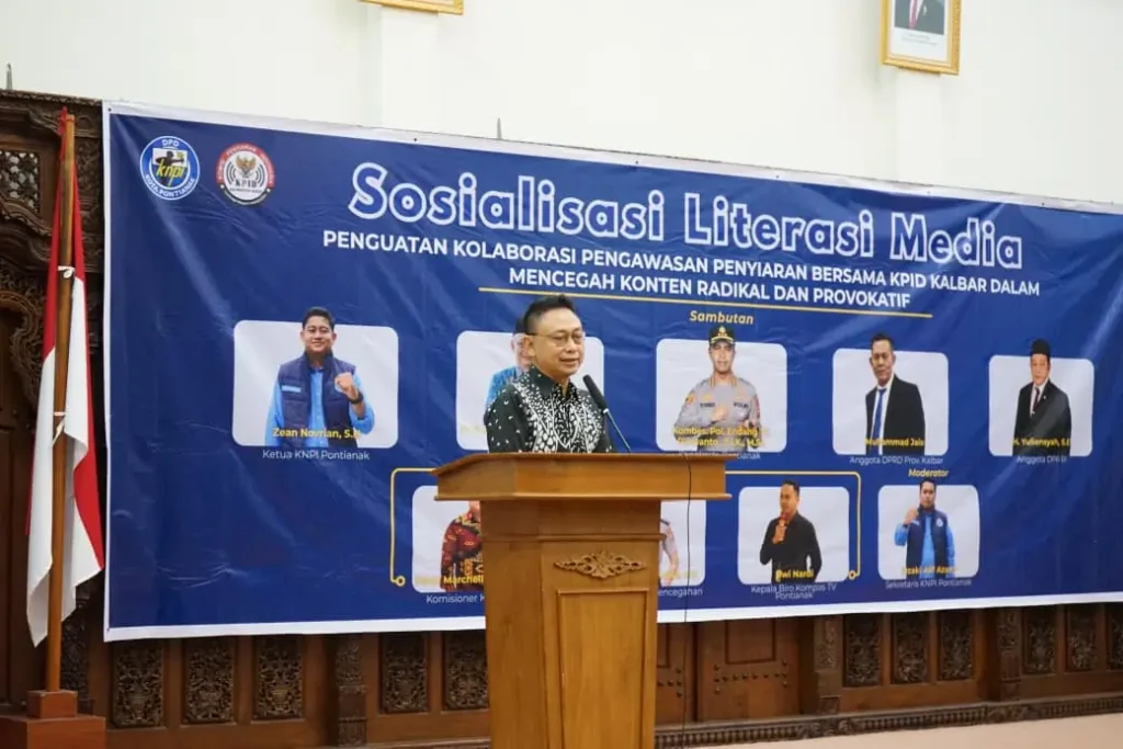 Wali Kota Pontianak Edi Rusdi Kamtono membuka Sosialisasi Literasi Media yang digelar KNPI Kota Pontianak dan KPID Kalbar.