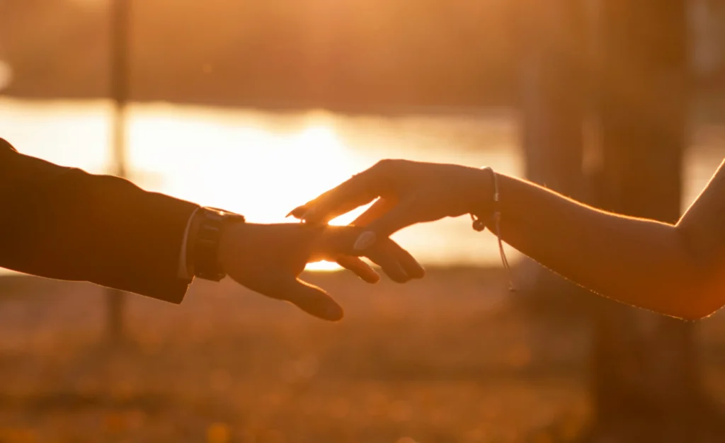 Ilustrasi aturan kumpul kebo dalam KUHP Nasional yang berlaku mulai 2026. (unsplash.com/@aureler)