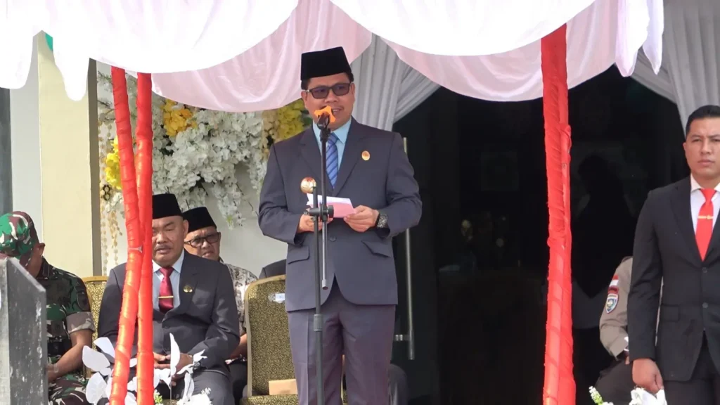 Bupati Sambas H. Satono memimpin upacara HAB ke-80 Kementerian Agama Kabupaten Sambas. (Foto : Sambas.go.id)
