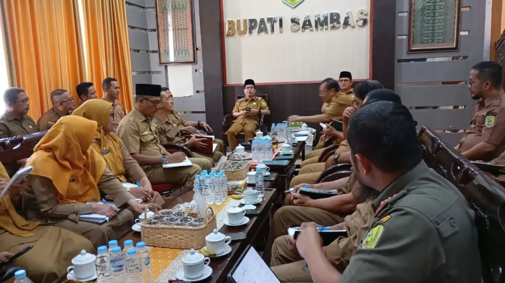 Bupati Sambas H. Satono memimpin rapat koordinasi perdana bersama kepala OPD di awal tahun 2026. (Dok. MC Sambas)