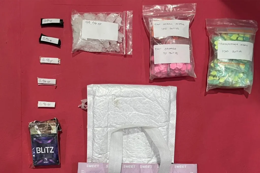 Barang bukti sabu dan ekstasi hasil pengungkapan Ditresnarkoba Polda Metro Jaya. (Dok. Polda Metro Jaya)