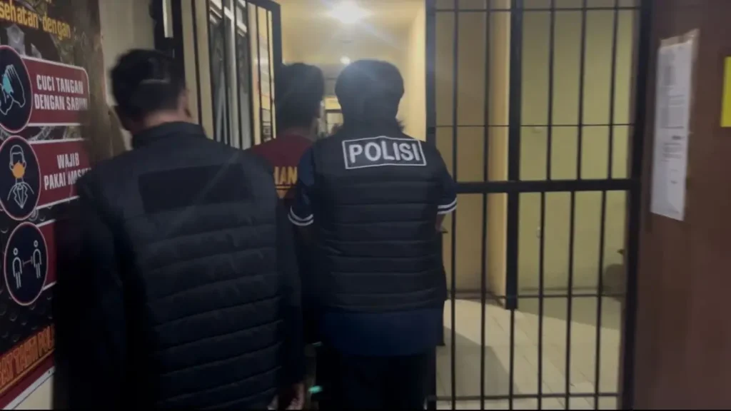 Polisi mengamankan pelaku penganiayaan berat di Jalan Gajah Mada Pontianak.