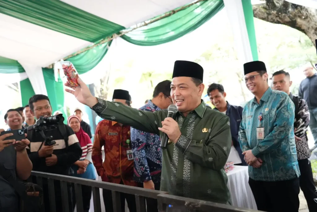 Gubernur Kalbar Ria Norsan membuka SERAMBI 2026 dan Halal Fair di Masjid Raya Mujahidin Pontianak, Kamis (19/2/2026).