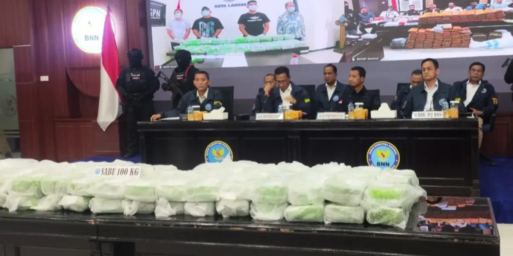 pengungkapan kasus narkotika jaringan internasional oleh Badan Narkotika Nasional (BNN).