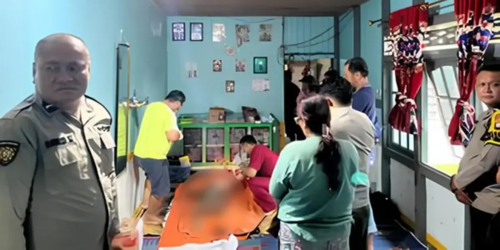 Jenazah balita KA berada di kediaman keluarga di Dusun Jemongko sebelum dimakamkan.