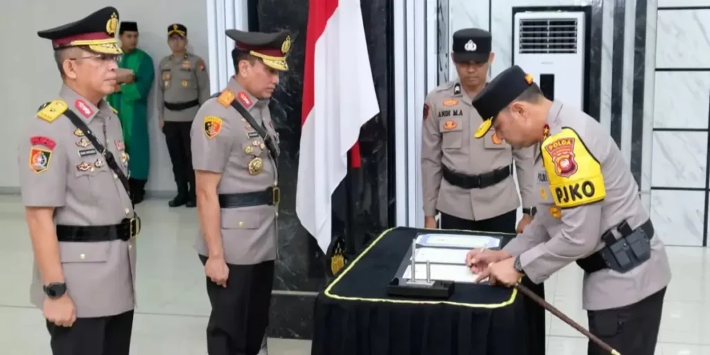Kapolda Kalbar Irjen Pol Pipit Rismanto memimpin sertijab Wakapolda Kalbar di Balai Kemitraan Polda Kalbar, Jumat (6/2/2026).