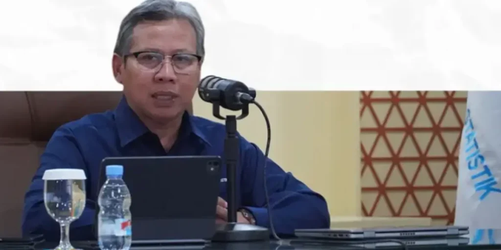 Deputi Bidang Statistik Distribusi dan Jasa BPS Ateng Hartono menyampaikan paparan kinerja neraca perdagangan Indonesia tahun 2025.