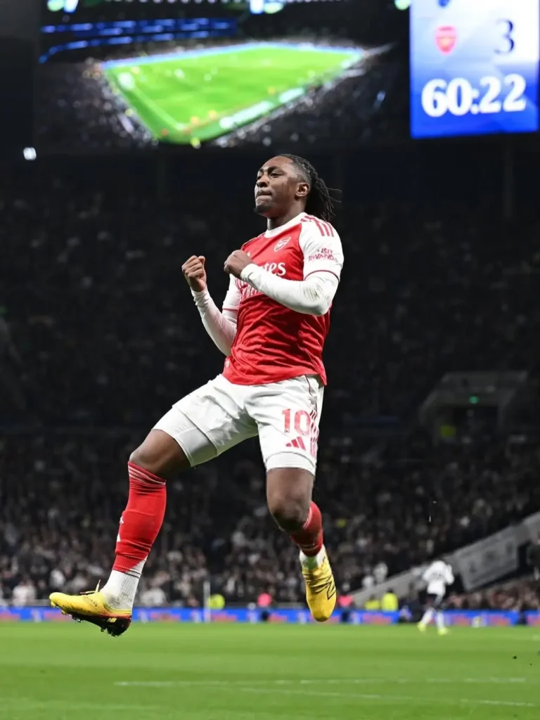 Eberechi Eze merayakan gol saat Arsenal mengalahkan Tottenham 4-1 di Emirates.