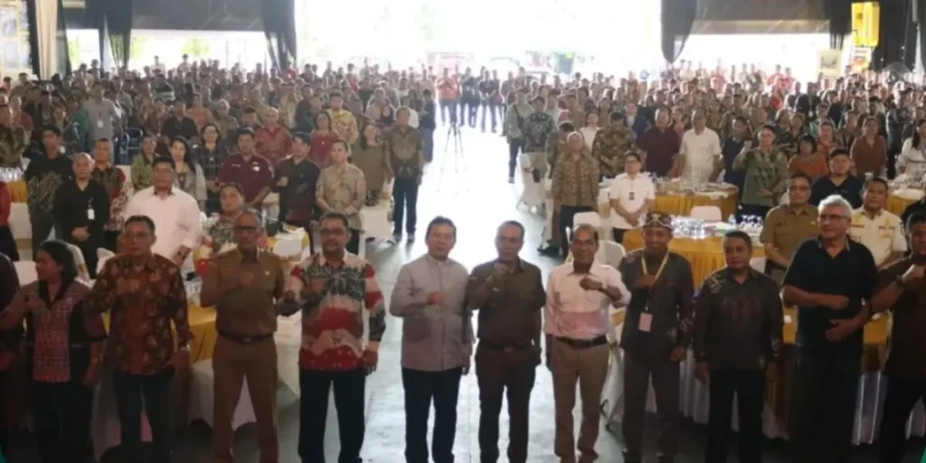 Wakil Gubernur Kalimantan Barat Krisantus Kurniawan menghadiri perayaan HUT ke-50 CU Lantang Tipo di Kabupaten Sanggau.