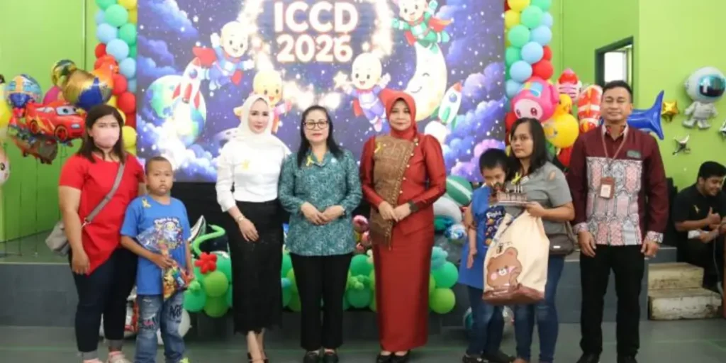 Ketua TP PKK Provinsi Kalbar Donata Dirasig menghadiri peringatan Hari Kanker Anak Sedunia di RSUD Soedarso Pontianak