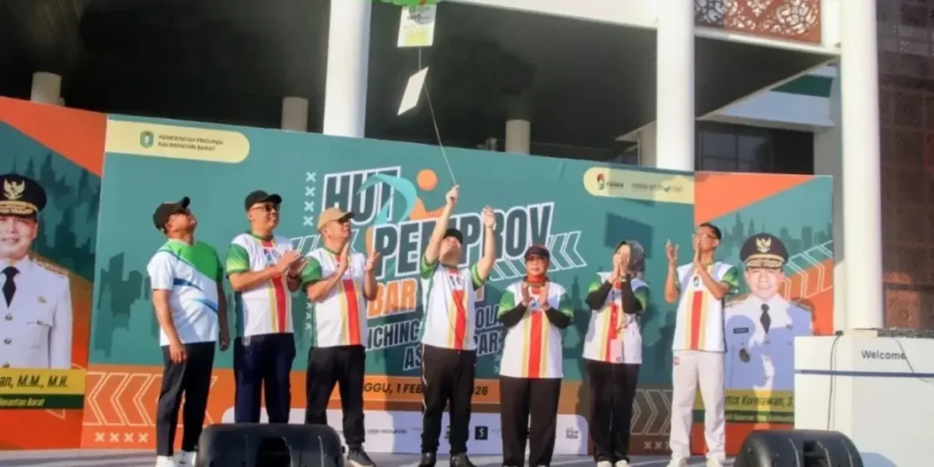 Gubernur Kalimantan Barat Ria Norsan saat meluncurkan Program Jumat Krida bersama ASN Pemprov Kalbar, Minggu (1/2/2026).