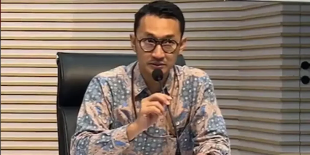 Juru Bicara KPK Budi Prasetyo menyampaikan keterangan pers terkait penanganan perkara korupsi di Gedung Merah Putih KPK.