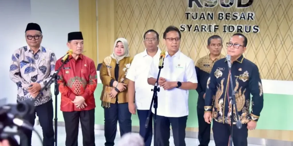 Menteri Kesehatan Budi Gunadi Sadikin meninjau pembangunan RSUD Tuan Besar Syarif Idrus di Kubu Raya, Jumat (6/2/2026).