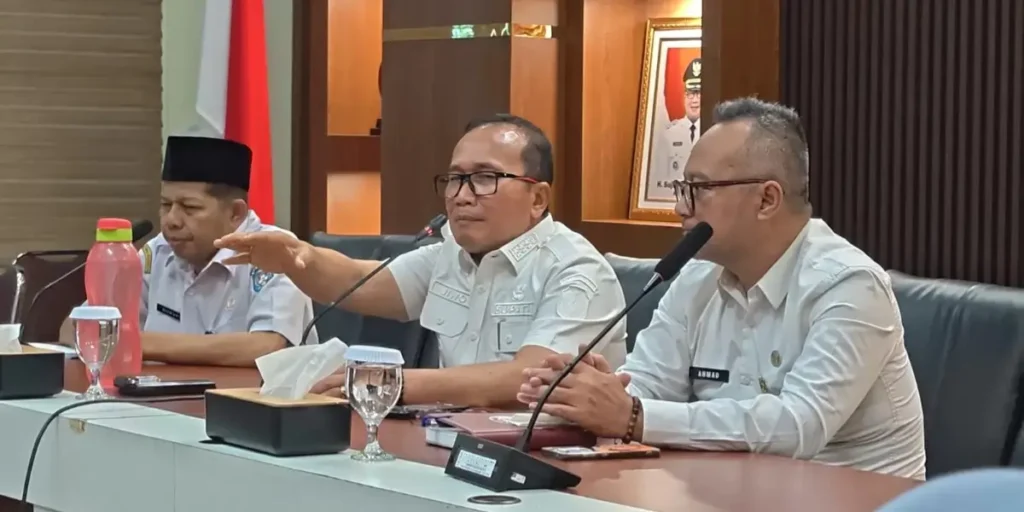 Bupati Kubu Raya Sujiwo.