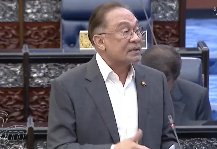 Perdana Menteri Malaysia Anwar Ibrahim memberikan penjelasan di Parlemen terkait isu perbatasan Sabah dan Kalimantan.