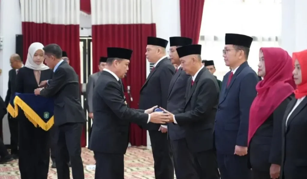 Gubernur Kalbar Ria Norsan melantik pejabat Eselon II di Balai Petitih, Kantor Gubernur Kalbar, Jumat (30/1/2026).