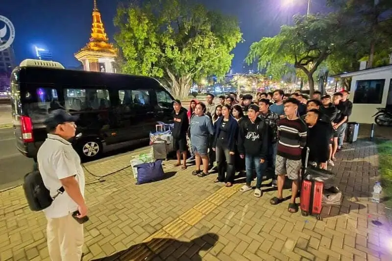 Proses pemulangan WNI dari Kamboja melalui pendampingan KBRI Phnom Penh sebelum keberangkatan ke Indonesia.