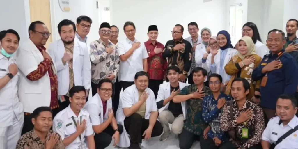 Menteri Kesehatan Budi Gunadi Sadikin meninjau pembangunan RSUD Syarif Idrus di Kabupaten Kubu Raya.