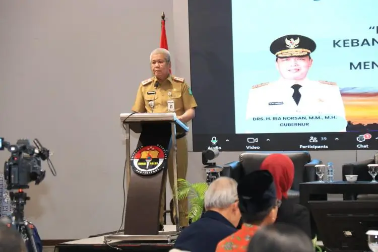 Sekda Kalbar Harisson saat menjadi keynote speaker dalam dialog penguatan generasi muda yang digelar di Hotel Mercure Pontianak, Selasa (10/2/2026).