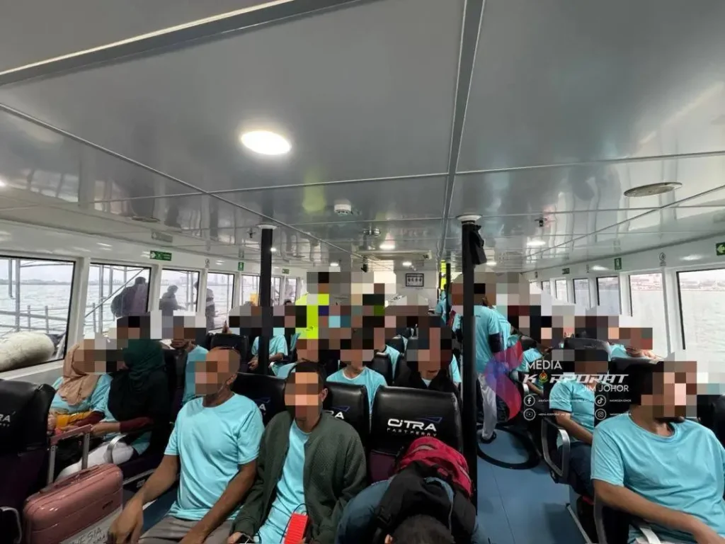 Proses pemulangan 85 WNI dari Malaysia oleh otoritas Imigrasi Pekan Nanas.