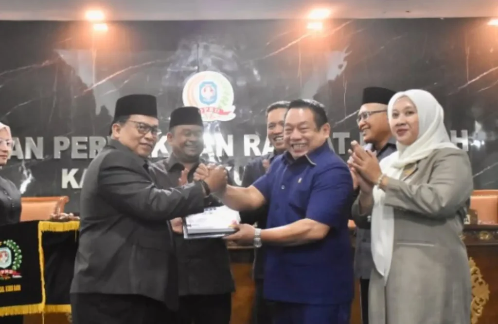 Wakil Bupati Kubu Raya Sukiryanto menghadiri Rapat Paripurna DPRD Kubu Raya.