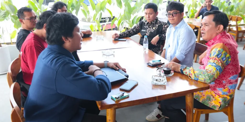 Wakil Wali Kota Singkawang Muhammadin menerima audiensi tim PH HAHA Production terkait rencana produksi film biografi