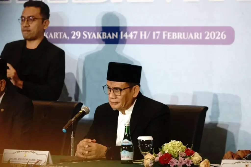Wamenag R. Muhammad Syafi'i memberikan keterangan usai Sidang Isbat Ramadan 1447 H di Jakarta.