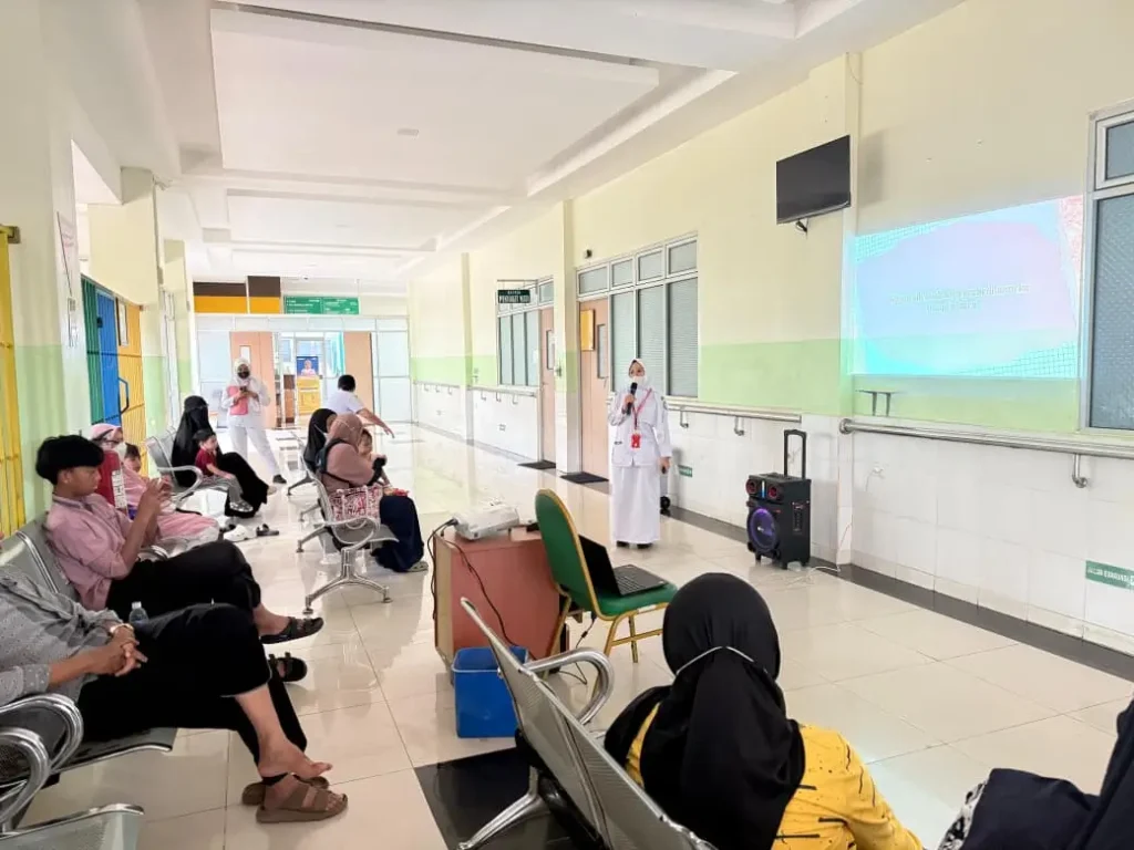 Edukasi perkembangan bahasa dan bicara pada anak oleh terapis wicara RSUD SSMA Pontianak