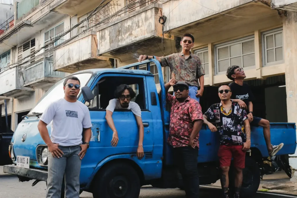 Potret Grup Orkes Bahagia asal Kota Pontianak dengan formasi lengkap.