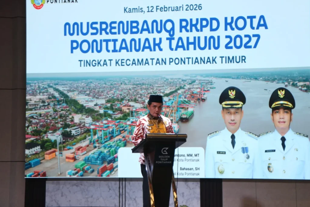 Wakil Wali Kota Pontianak Bahasan membuka Musrenbang RKPD 2027 Tingkat Kecamatan Pontianak Timur.