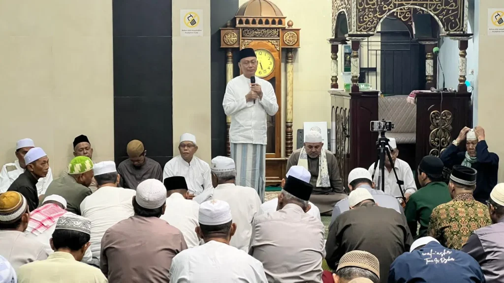 Wali Kota Pontianak Edi Rusdi Kamtono menyampaikan tausiyah singkat dalam rangkaian Safari Ramadan.