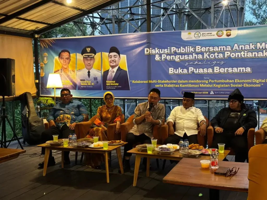 Wali Kota Pontianak Edi Rusdi Kamtono saat menjadi pembicara pada Diskusi Publik Anak Muda dan Pengusaha Kota Pontianak.