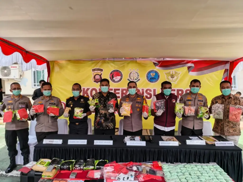 Pemusnahan barang bukti sabu dan ekstasi oleh Polda Kalbar.