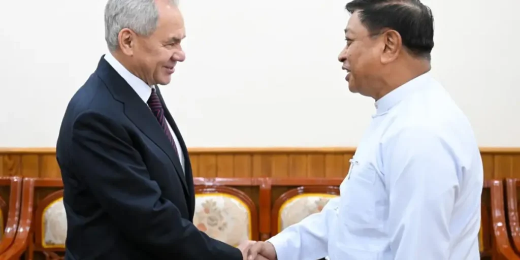 Pejabat keamanan Rusia Sergei Shoigu bertemu pimpinan junta militer Myanmar dalam penandatanganan kerja sama pertahanan.